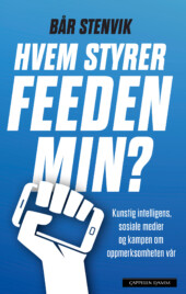 Eit blått bokomslag med tittelen i store kvite bokstavar, mot botnen av framsida kjem det opp ei teikna hand som held ein mobiltelefon i ei knyttneve.